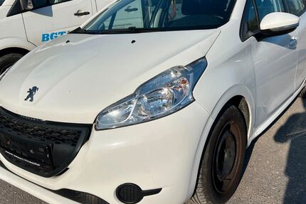 Peugeot 208 99.995 km 5.300 &euro; Freiburg im Breisgau 79108
