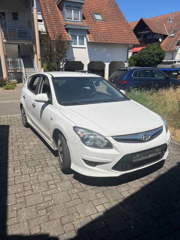i30