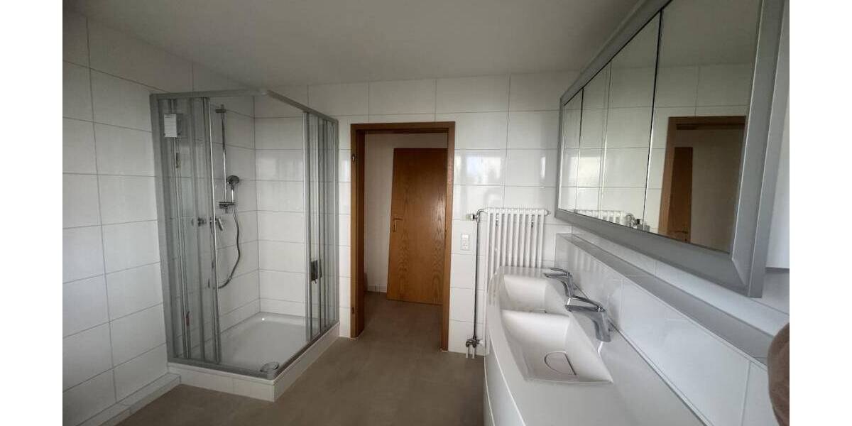 Etagenwohnung Freiburg Hochdorf - 5 Zimmer, 141 m&sup2;, 1.880&euro; | Angebot:26190172