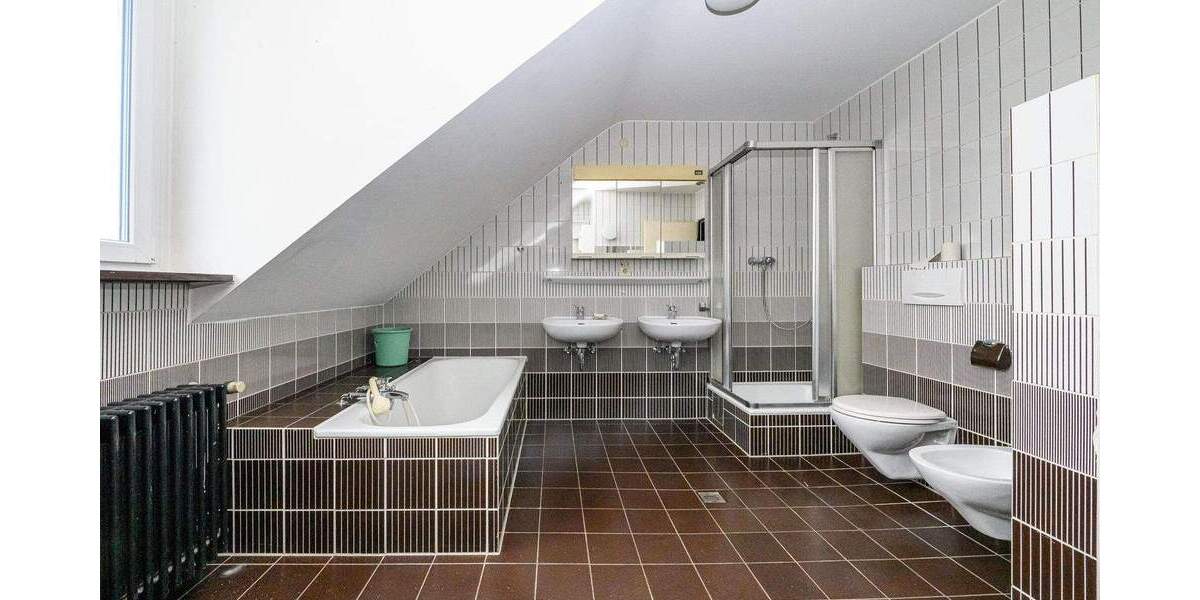 Etagenwohnung Freiburg Altstadt - 3 Zimmer, 135 m&sup2;, 699.000&euro; | Angebot:24992452