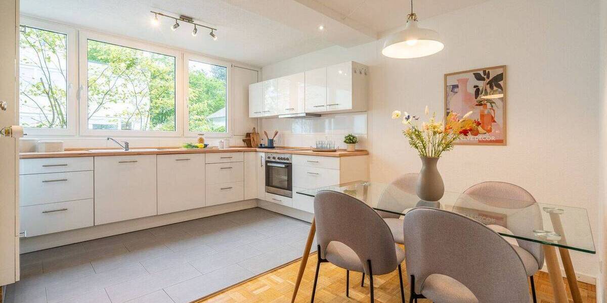 4-ZIMMER-WOHNUNG MIT 2 GARAGENSTELLPLÄTZEN & BALKON IN FREIBURG-LITTENWEILER 4 zimmer