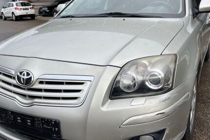 Toyota Avensis 206.000 km 1.999 &euro; Herbolzheim 79336