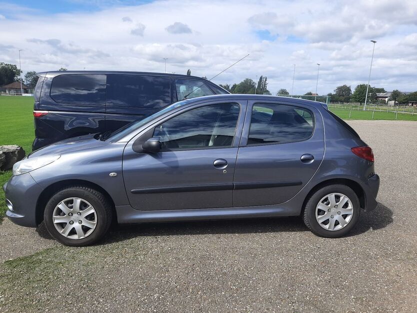 Peugeot 206 68.572 km 2.499 € Waldkirch 79183