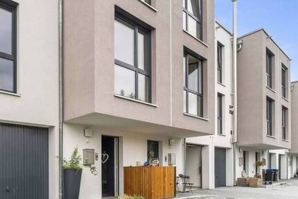 Modernes Wohnen in toller Lage - Reihenmittelhaus mit Gartenterrasse und Doppelg. in 79183 Waldkirch