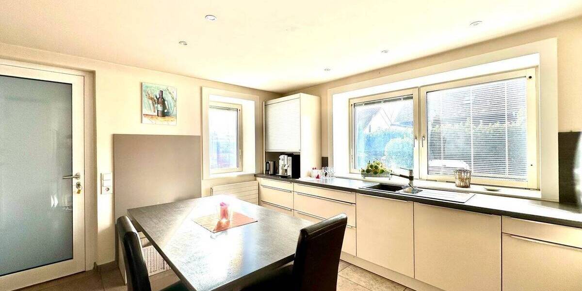 Einfamilienhaus Kenzingen - 7 Zimmer, 236 m&sup2;, 890.000&euro; | Angebot:23978594