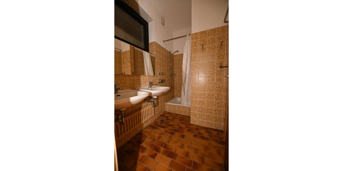 Haus und Halle in Denzlingen für Wohnen und Gewerbe 6 zimmer