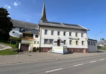 Vielseitiges Wohn - und Geschäftshaus mit Gastronomie und Wohnungen in Furtwangen - Schönenbach: Die perfekte Mischung aus Wohnen und Arbeiten