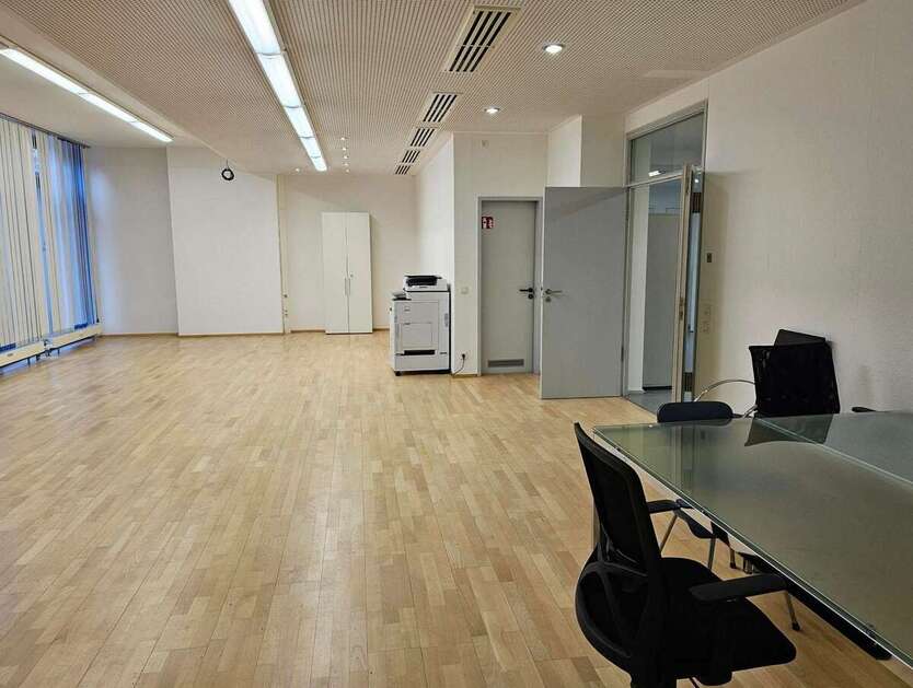 Büro in Freiburg 2.600 € 203.22 m² zimmer