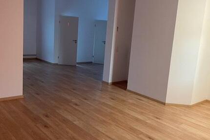 Haus Gottenheim - 6 Zimmer, 522 m&sup2;, 1.600.000&euro; | Angebot:26578931