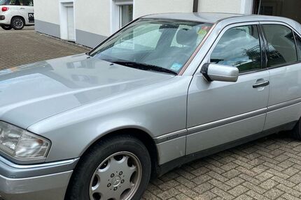Mercedes-Benz 220 146.162 km 3.000 € Elzach 79215