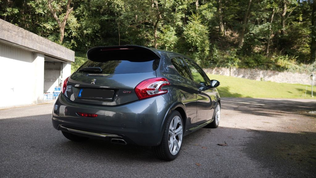 Peugeot 208 110.000 km 10.500 &euro; Waldkirch 79183