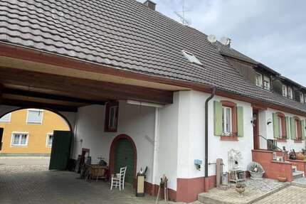 Haus zum Kaufen in Ballrechten-Dottingen 559.000 € 346 m² 8 zimmer