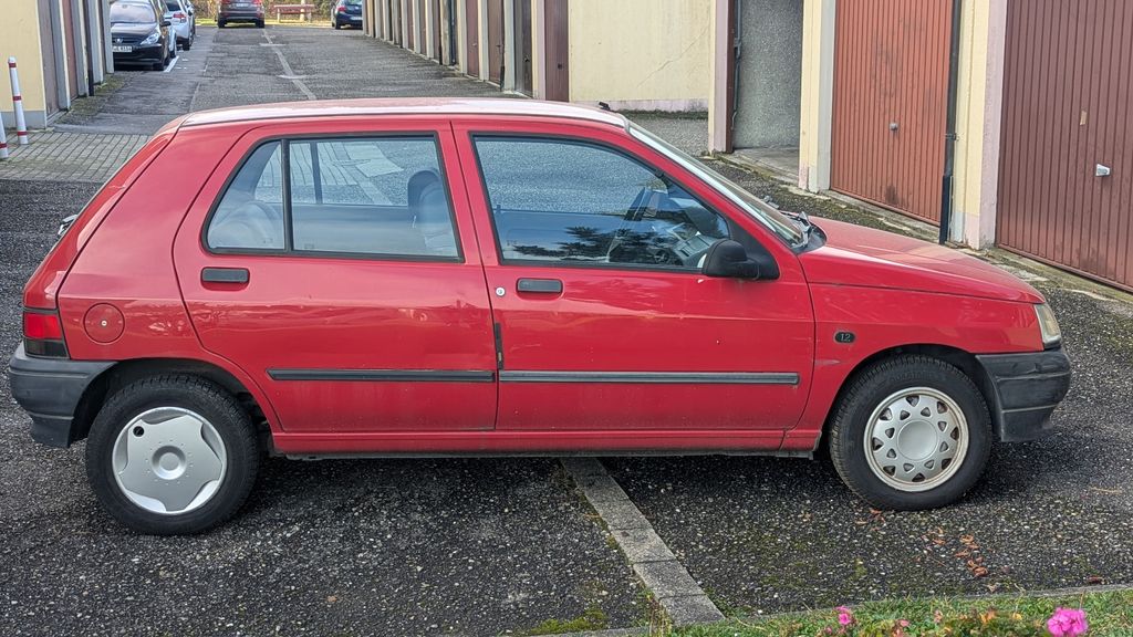 Renault Clio 66.550 km 999 &euro; Freiburg 79100