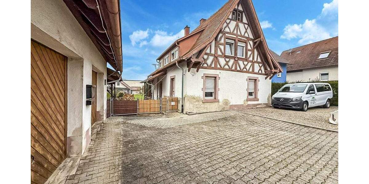 Mehrfamilienhaus, Wohnhaus Ebringen - 8 Zimmer, 212 m&sup2;, 699.000&euro; | Angebot:25774751