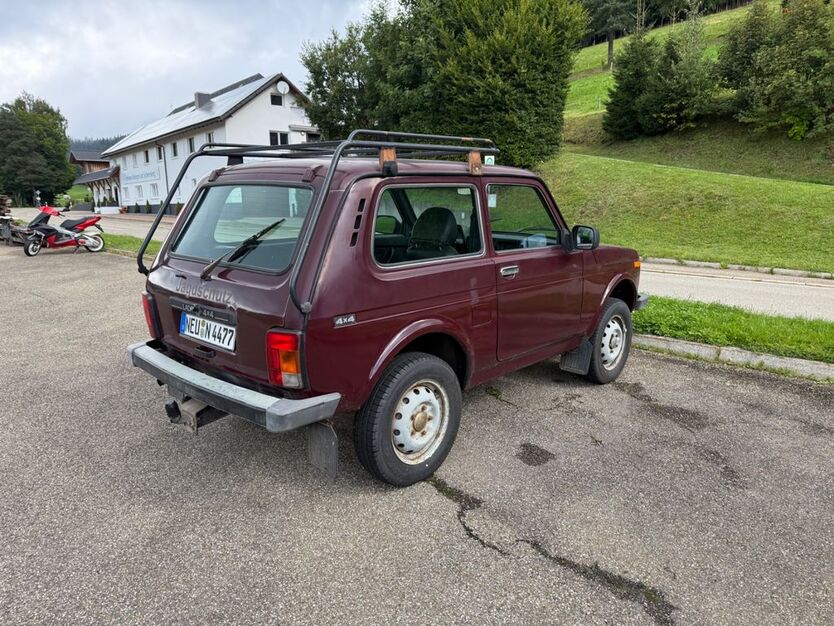 Lada Niva 123.533 km 5.400 € Titisee-Neustadt 79822