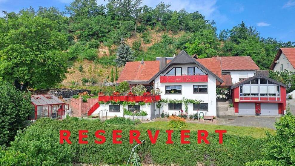 Großes Anwesen mit traumhaftem Ausblick und vielfältiger Nutzungsmöglickeit