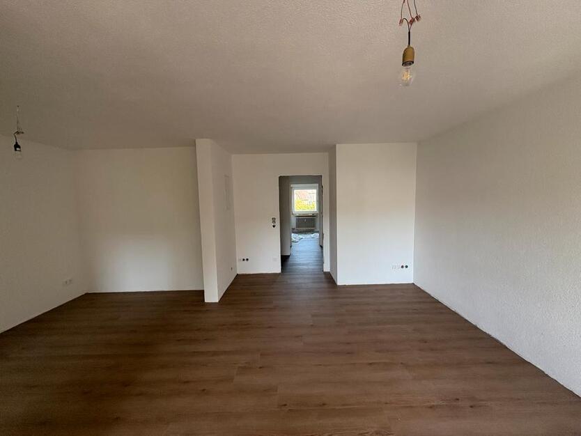 Erstbezug nach Sanierung 3 Zimmer Wohnung