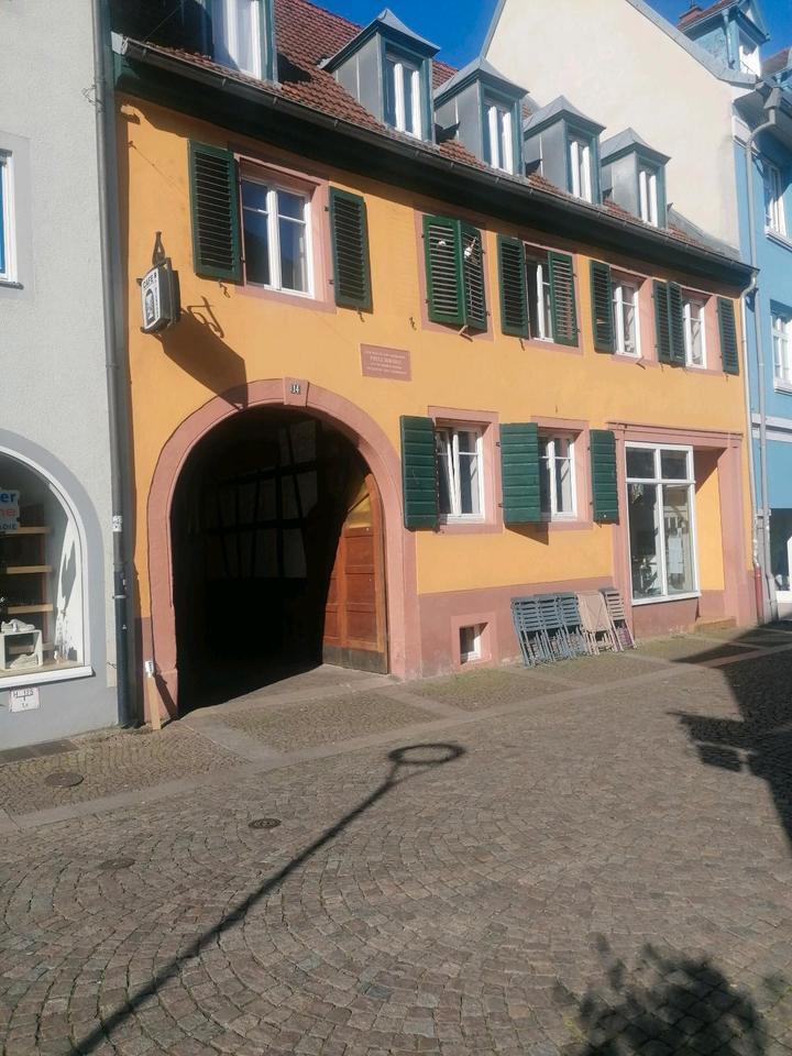 Mehrfamilienhaus mit Gewerbe zentral in Emmendingen
