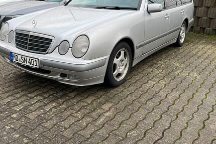 Mercedes-Benz E 220 223.000 km 3.900 &euro; Staufen Im Breisgau 79219