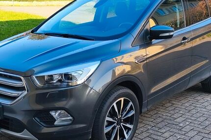 Ford Kuga 64.000 km 14.500 &euro; Emmendingen 79312