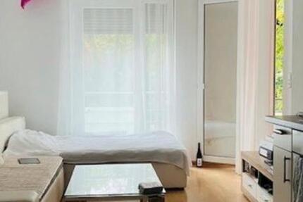 Schöne, möbilierte 1-Zimmer Wohnung ab 01.12. mit Balkon zimmer