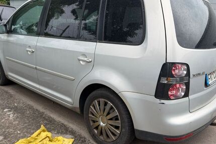 VW Touran 270.000 km 1.000 &euro; Freiburg 79106