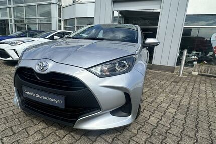 Toyota Yaris 13.592 km 16.490 € Freiburg 79111