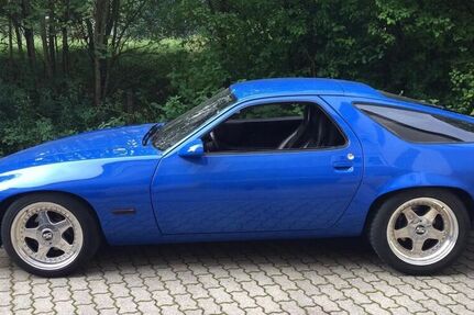 Porsche 928
