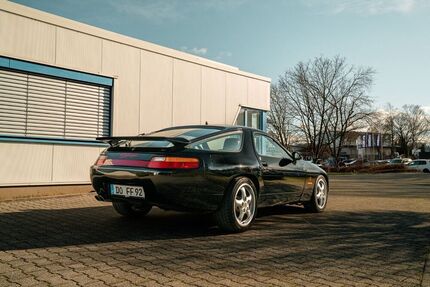 Porsche 928