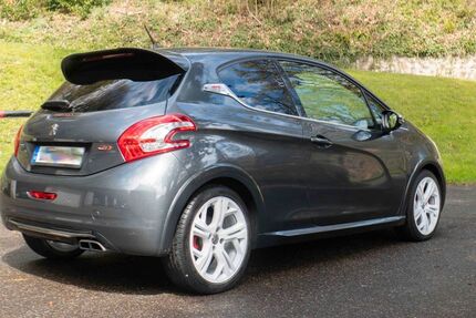 Peugeot 208 110.000 km 10.200 &euro; Waldkirch 79183