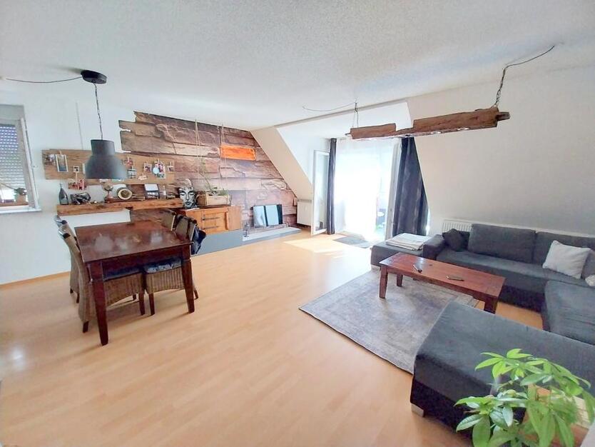 Wunderschöne 3 Zimmer MaissonettenWohnung - Terminvereinbarung über WhatsApp +4915888645359