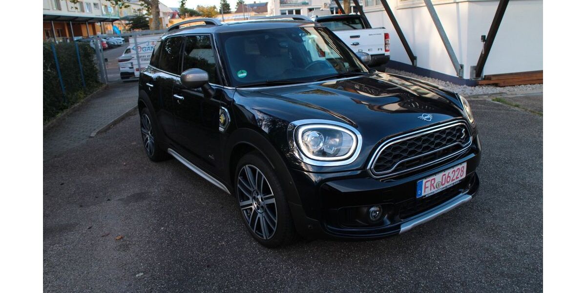 Mini Countryman SE (Cooper) 144.000 km 16.900 &euro; Freiburg i/Brsg 79115