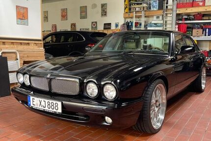 Jaguar XJR