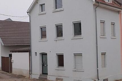 Haus Riegel am Kaiserstuhl - 3 Zimmer, 100 m&sup2;, 150.000&euro; | Angebot:26462328