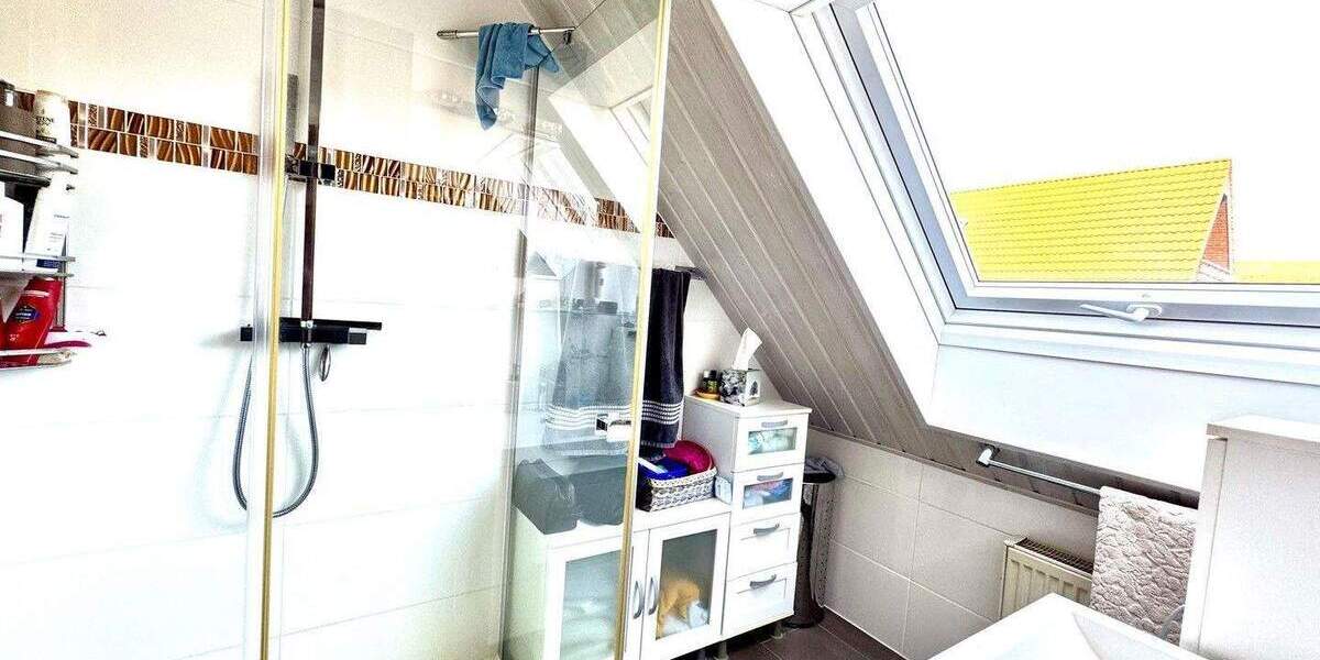 Doppelhaushälfte Ebringen - 8 Zimmer, 220 m&sup2;, 899.000&euro; | Angebot:25156148