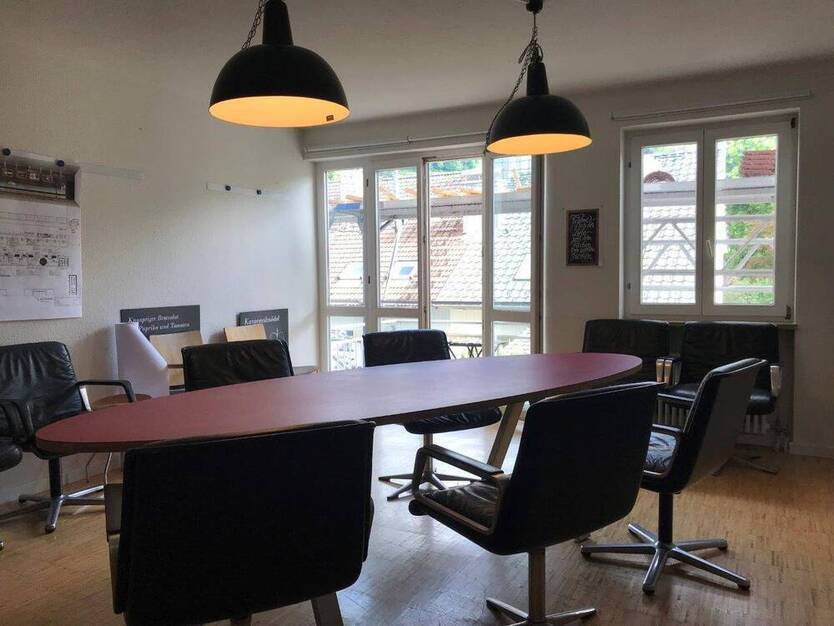 Schöne Arbeitsplätze und Büroräume in einem Innenarchitektenbüro - All-in-Miete