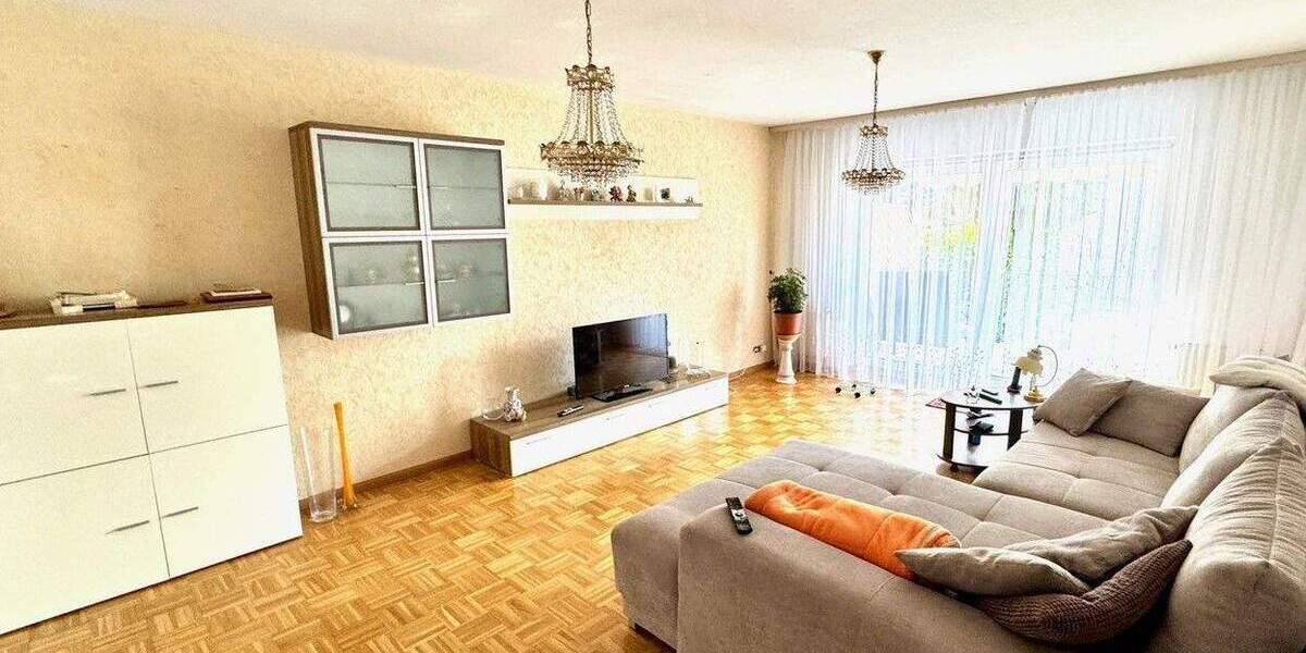 Doppelhaushälfte Ebringen - 8 Zimmer, 220 m&sup2;, 899.000&euro; | Angebot:25823328
