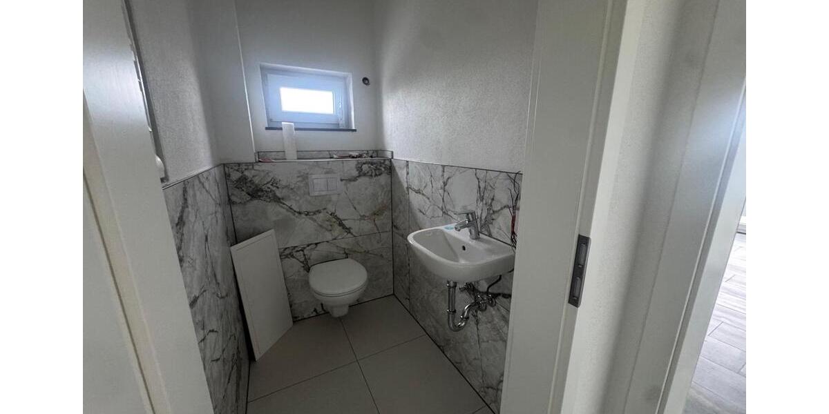 Dachgeschoßwohnung Rheinhausen - 4 Zimmer, 102 m&sup2;, 1.650&euro; | Angebot:24891175