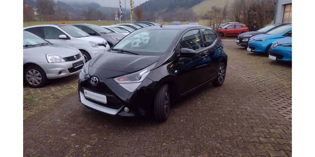 Toyota Aygo (X) 24.890 km 11.790 &euro; Stegen 79252