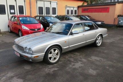 Jaguar XJR