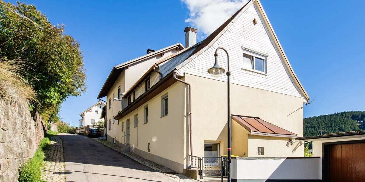 Etagenwohnung Titisee-Neustadt Neustadt - 6 Zimmer, 133 m&sup2;, 210.000&euro; | Angebot:22791612