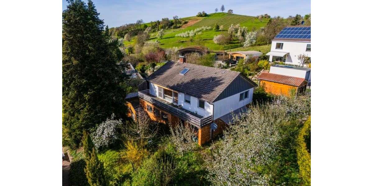 Einfamilienhaus Badenweiler - 7 Zimmer, 190 m&sup2;, 320.000&euro; | Angebot:26435690