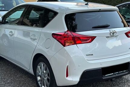 Toyota Auris 63.000 km 13.700 € Freiburg im Breisgau 79115
