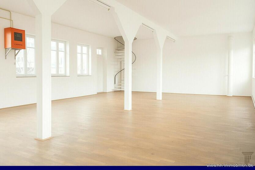 HELLE UND GROSSZÜGIGE GEWERBERÄUME  PERFEKT FÜR LAGER, SERVICE UND AUSSTELLUNG! zimmer