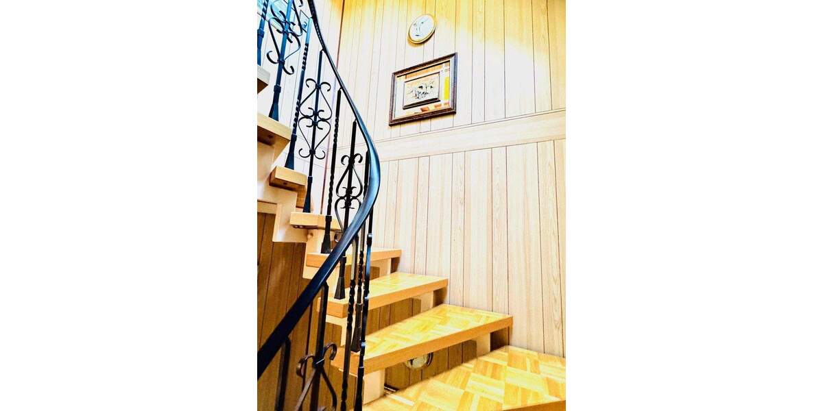 Doppelhaushälfte Ebringen - 8 Zimmer, 220 m&sup2;, 899.000&euro; | Angebot:25156148