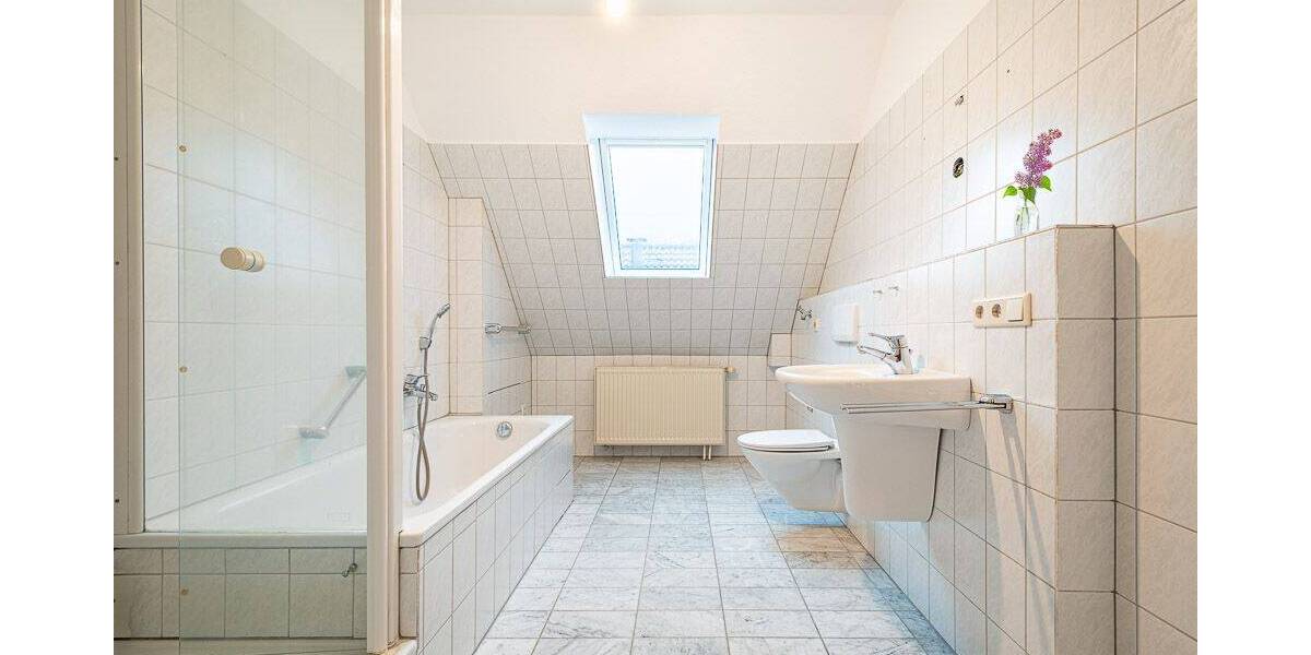 Etagenwohnung Sulzburg - 4 Zimmer, 102 m&sup2;, 245.000&euro; | Angebot:25678423