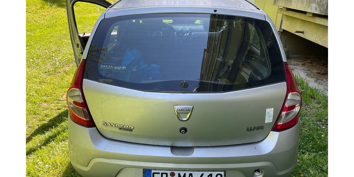 Dacia Sandero 135.000 km 1.699 &euro; freiburg 79106