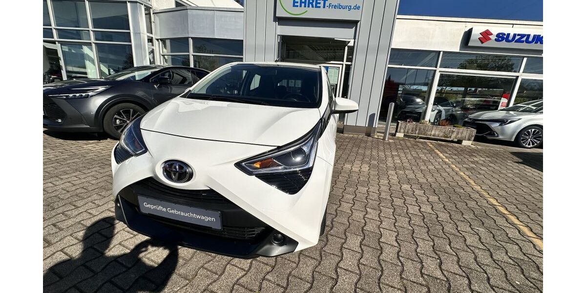 Toyota Aygo (X) 79.500 km 9.995 &euro; Freiburg 79111