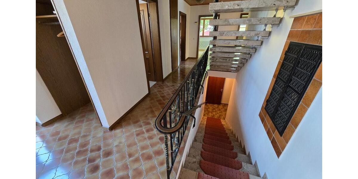 Einfamilienhaus Schallstadt - 7 Zimmer, 316 m&sup2;, 3.900&euro; | Angebot:23387059