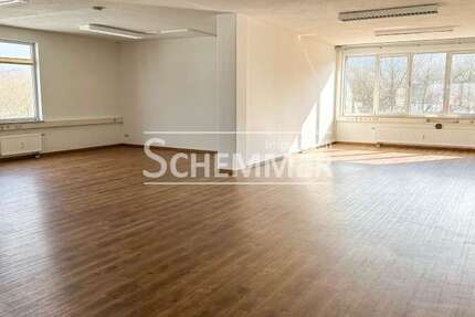 Büro in Freiburg im Breisgau 3.825 € 402.8 m²